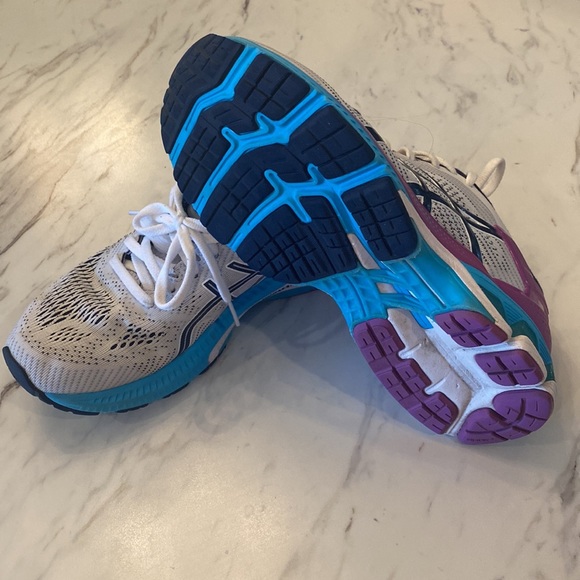 ASICS - Picture 2 of 4